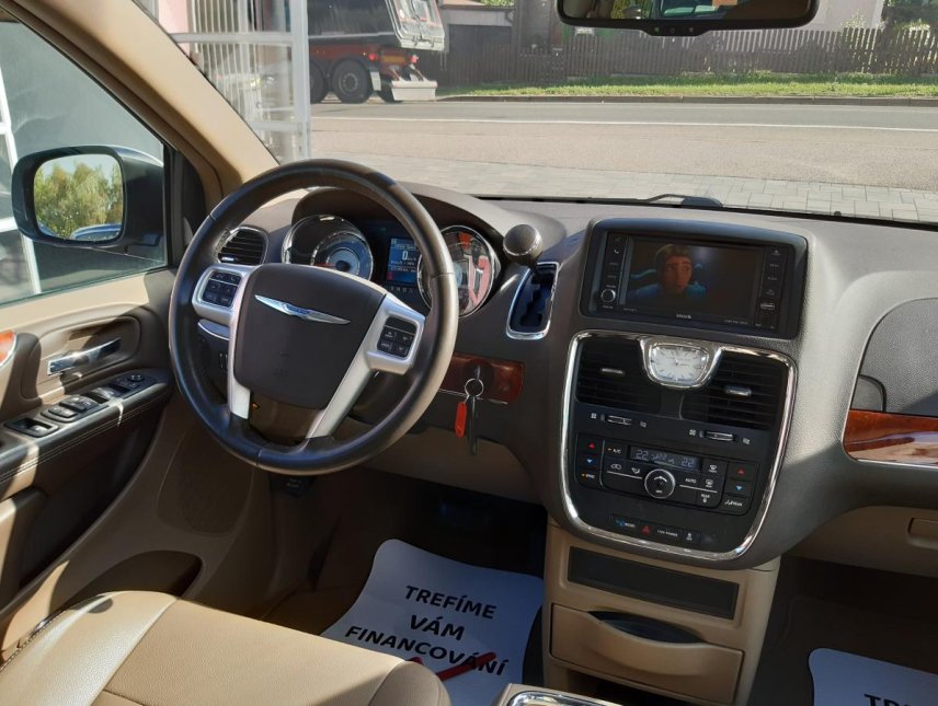 Chrysler Town & Country, 3,6L V6, 7míst, kůže, DVD Auto JASE