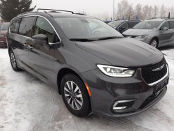 Chrysler Pacifica, 3,6L Hybrid, 7míst, REZERVACE