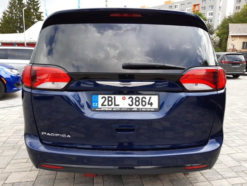 Chrysler Pacifica, 3,6L V6 Touring L, 7míst, kůže