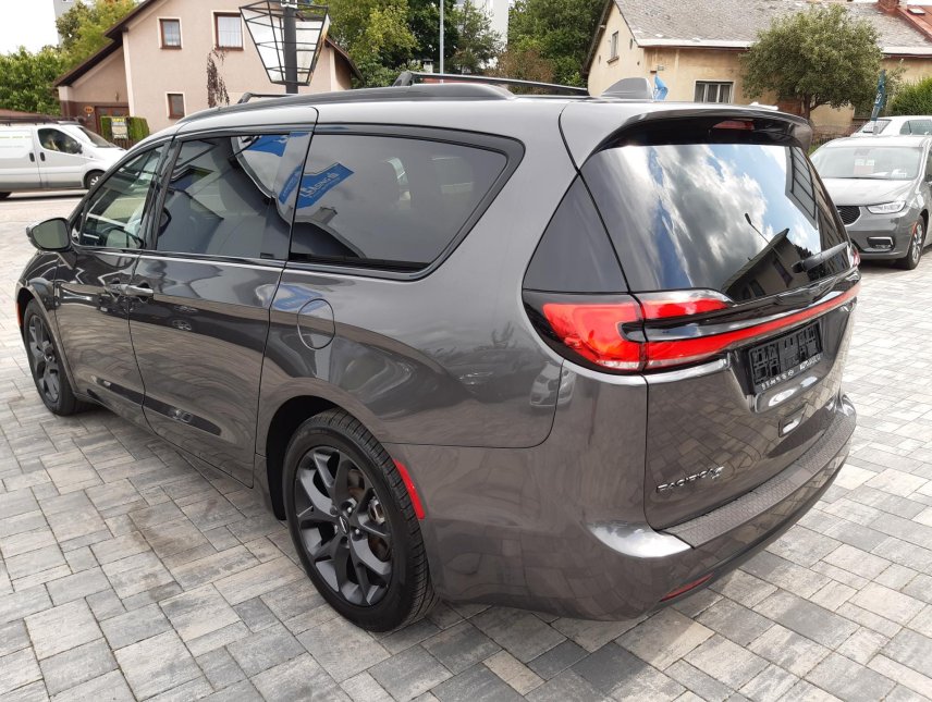 Chrysler Pacifica, 3,6L V6 SPORT, ALU 20, kůže