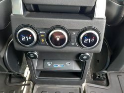 Land Rover Discovery, 3,0 HSE AWD,7 míst,max.výba,ČR