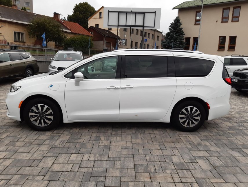 Chrysler Pacifica, 3,6L Hybrid, nový model,Top km