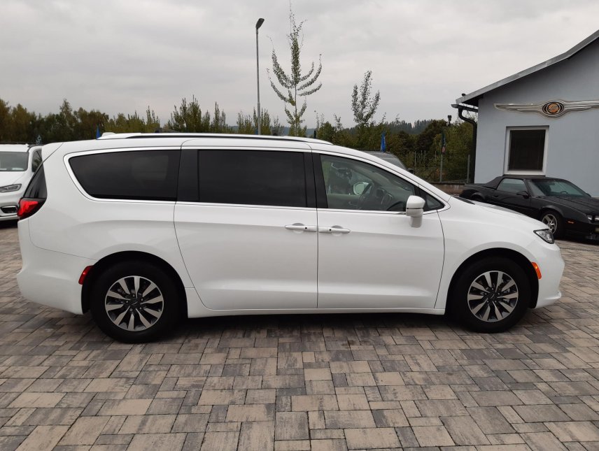 Chrysler Pacifica, 3,6L Hybrid, nový model,Top km