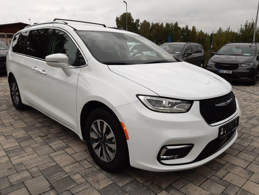 Chrysler Pacifica, 3,6L Hybrid, nový model,Top km