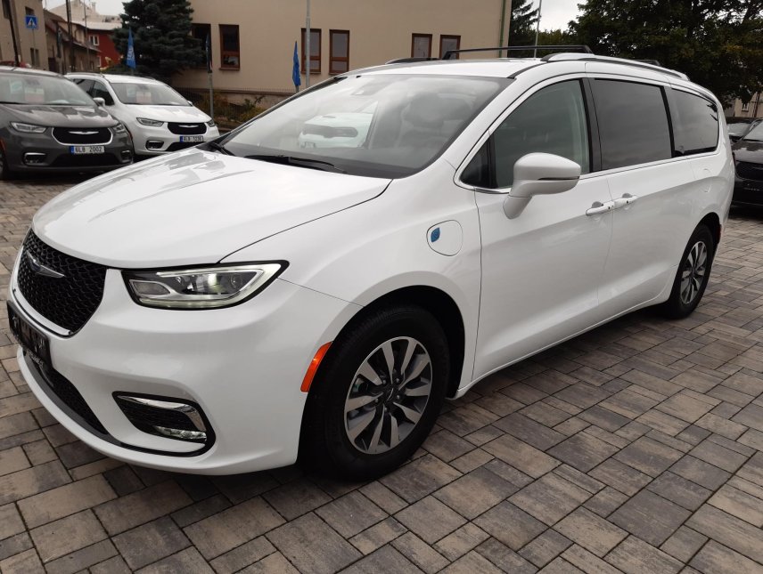 Chrysler Pacifica, 3,6L Hybrid, nový model,Top km