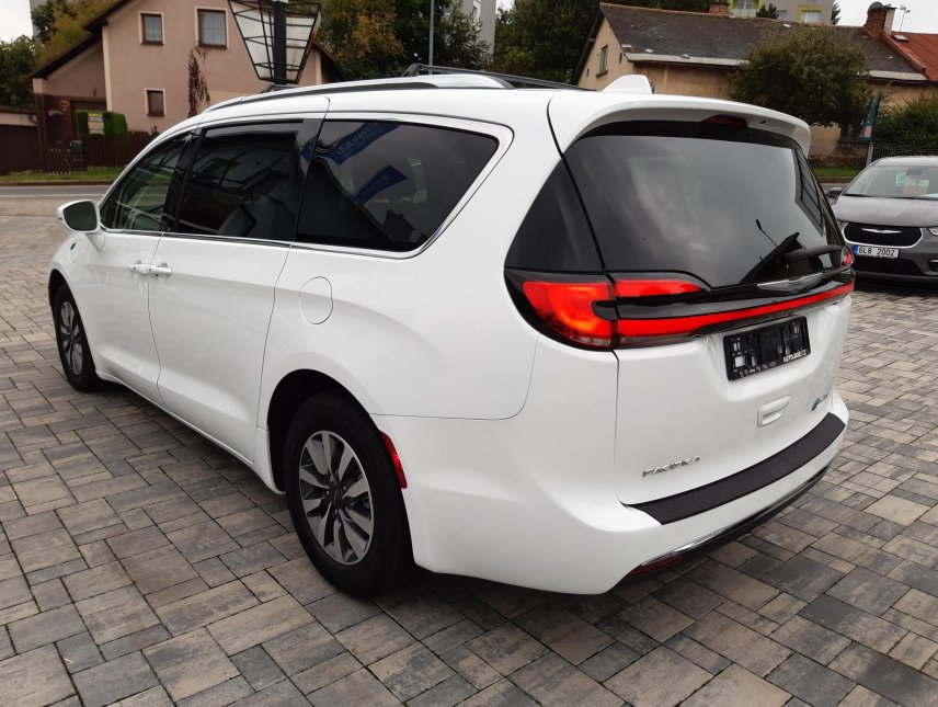 Chrysler Pacifica, 3,6L Hybrid, nový model,Top km