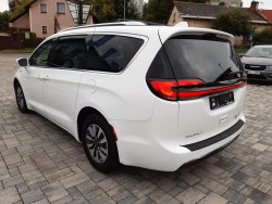 Chrysler Pacifica, 3,6L Hybrid, nový model,Top km