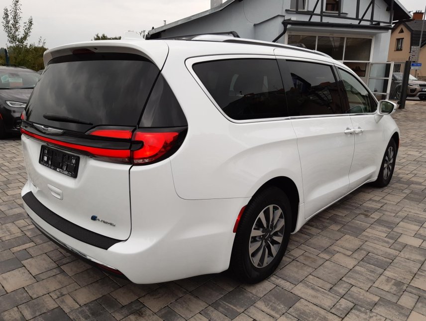 Chrysler Pacifica, 3,6L Hybrid, nový model,Top km