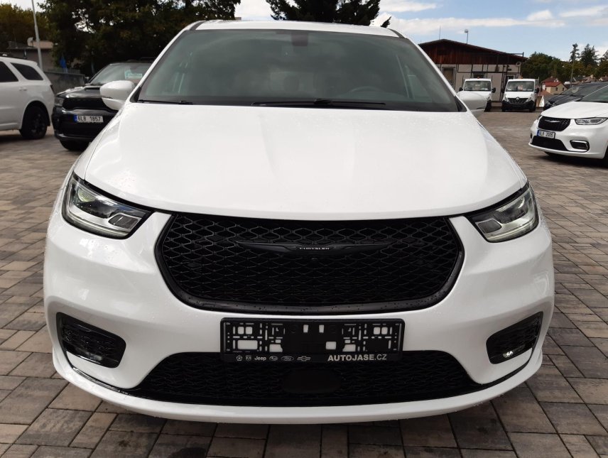 Chrysler Pacifica, 3,6L Sport, 8míst, ALU 20, DVD