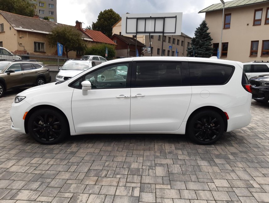 Chrysler Pacifica, 3,6L Sport, 8míst, ALU 20, DVD