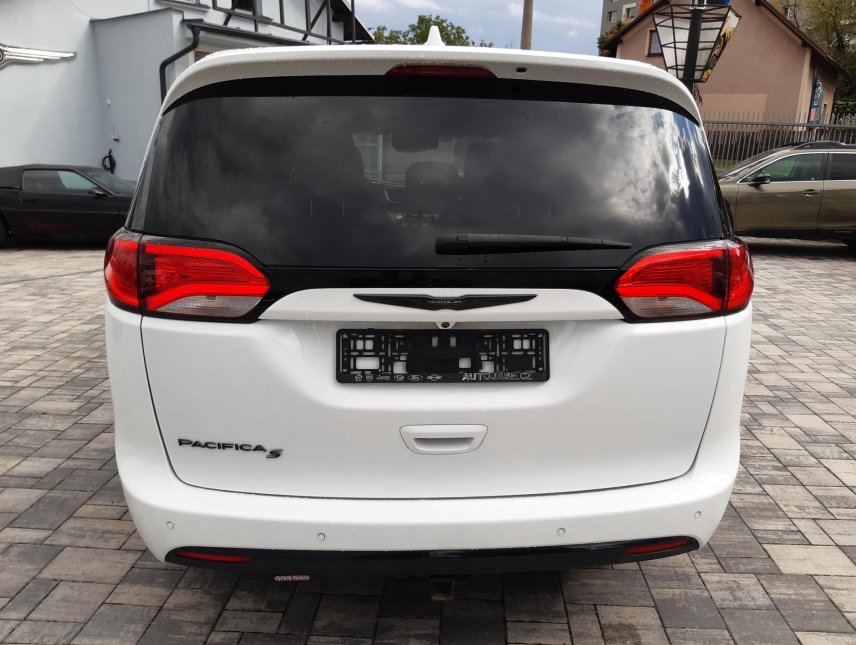 Chrysler Pacifica, 3,6L Sport, 8míst, ALU 20, DVD
