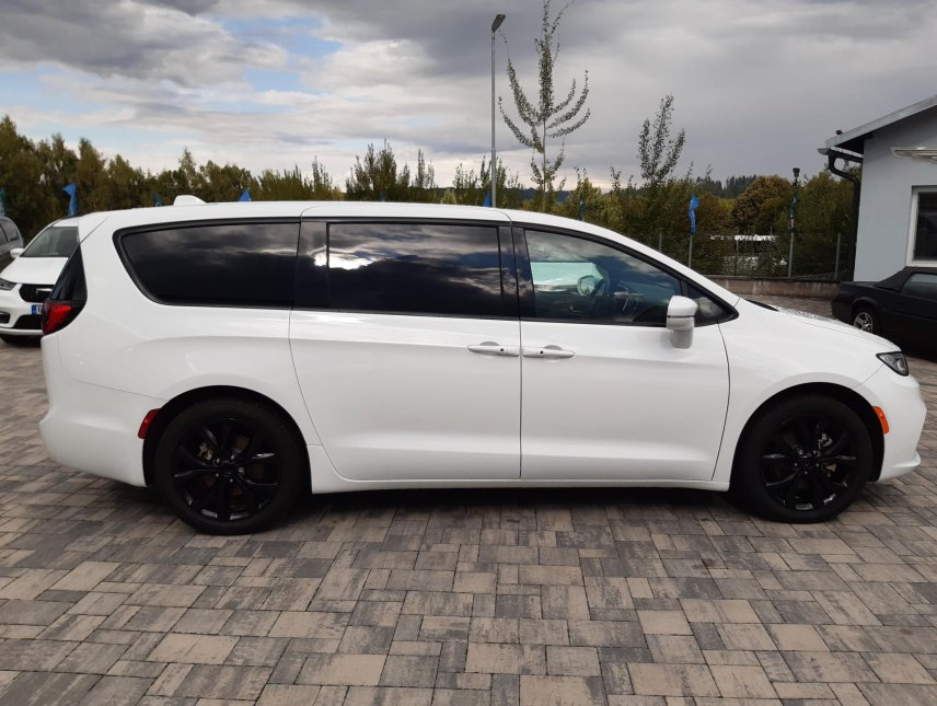 Chrysler Pacifica, 3,6L Sport, 8míst, ALU 20, DVD