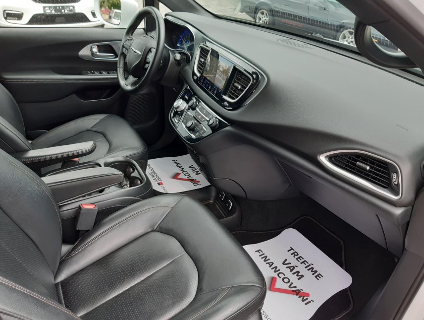 Chrysler Pacifica, 3,6L Sport, 8míst, ALU 20, DVD