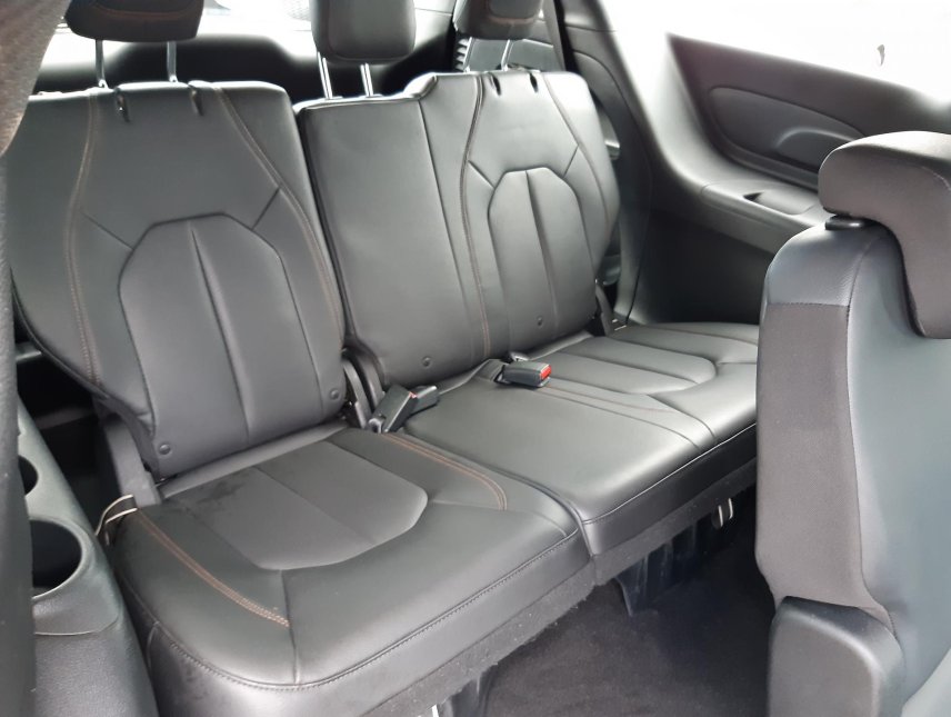 Chrysler Pacifica, 3,6L Sport, 8míst, ALU 20, DVD