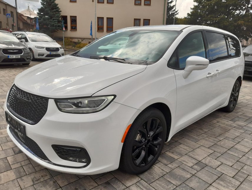 Chrysler Pacifica, 3,6L Sport, 8míst, ALU 20, DVD