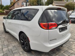 Chrysler Pacifica, 3,6L Sport, 8míst, ALU 20, DVD