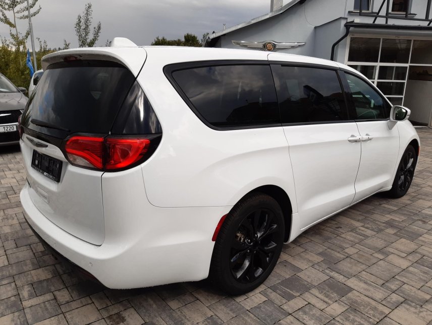 Chrysler Pacifica, 3,6L Sport, 8míst, ALU 20, DVD