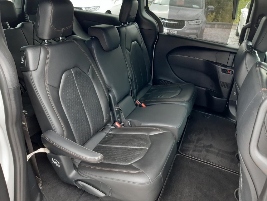 Chrysler Pacifica, 3,6L Sport, 8míst, ALU 20, DVD