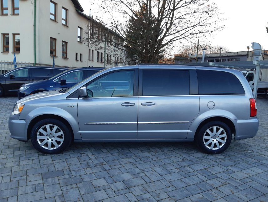 Chrysler Town & Country, 3,6L V6,kůže, 7míst, DVD,Tažné