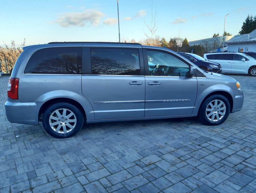 Chrysler Town & Country, 3,6L V6,kůže, 7míst, DVD,Tažné