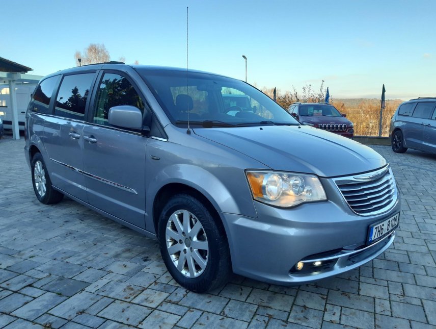 Chrysler Town & Country, 3,6L V6,kůže, 7míst, DVD,Tažné