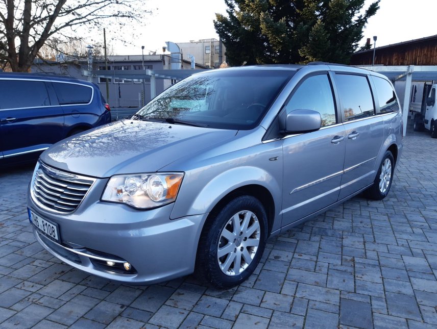 Chrysler Town & Country, 3,6L V6,kůže, 7míst, DVD,Tažné