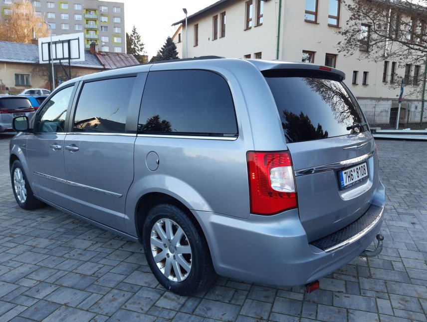Chrysler Town & Country, 3,6L V6,kůže, 7míst, DVD,Tažné