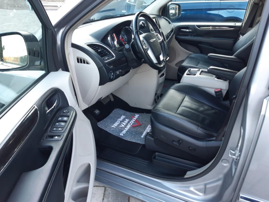Chrysler Town & Country, 3,6L V6,kůže, 7míst, DVD,Tažné