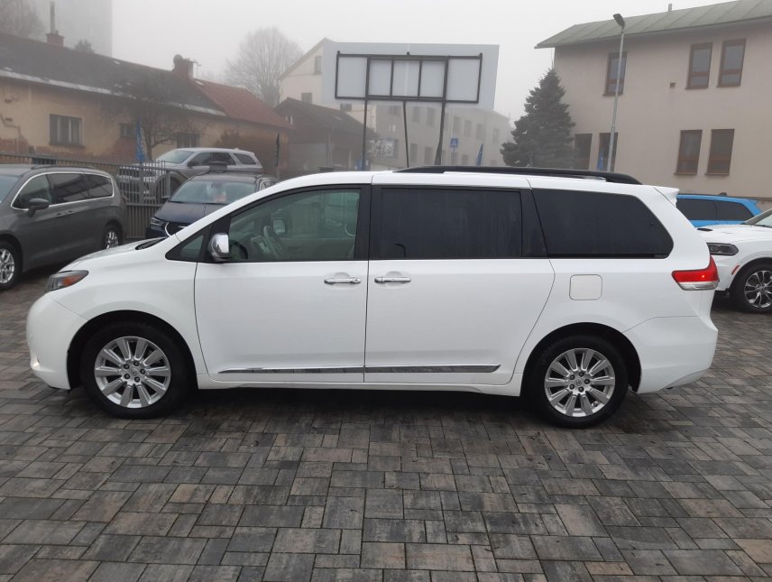 Toyota Sienna, 3,5L V6 4X4, 7míst, tažné