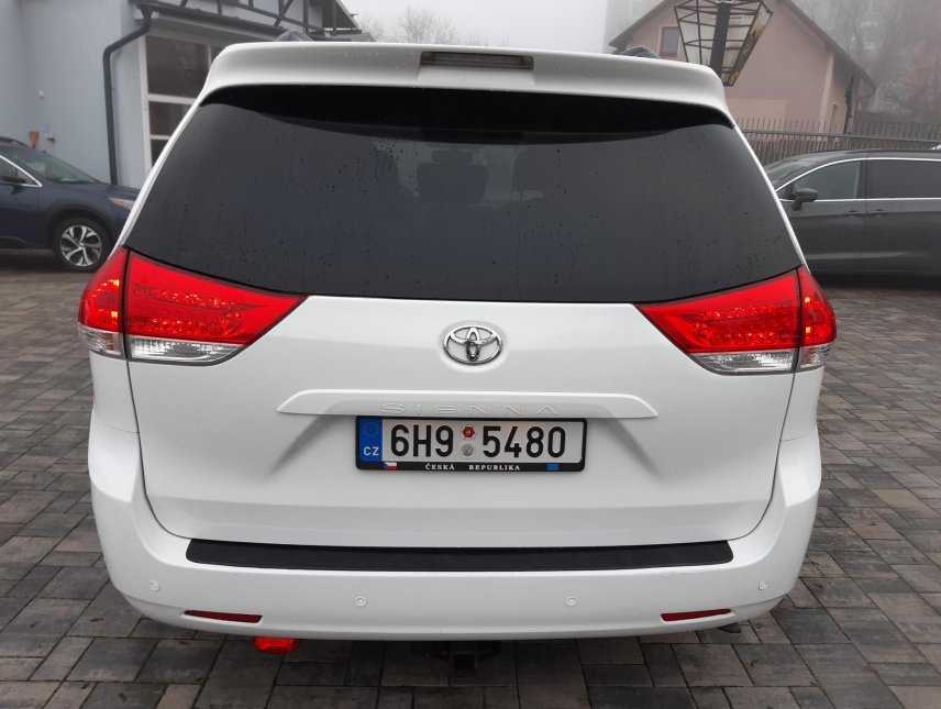 Toyota Sienna, 3,5L V6 4X4, 7míst, tažné