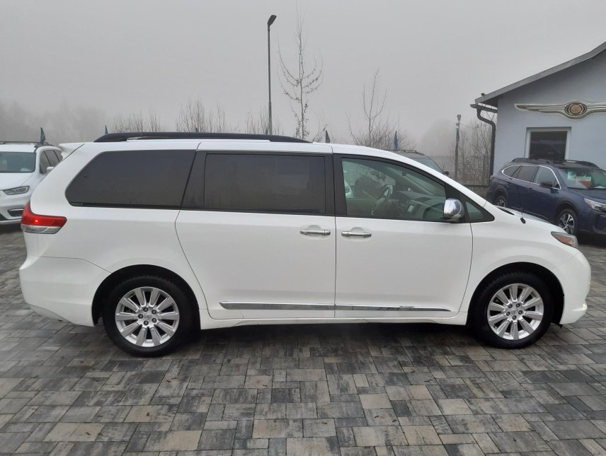 Toyota Sienna, 3,5L V6 4X4, 7míst, tažné