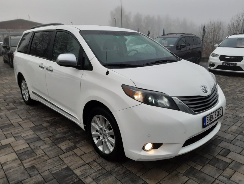 Toyota Sienna, 3,5L V6 4X4, 7míst, tažné