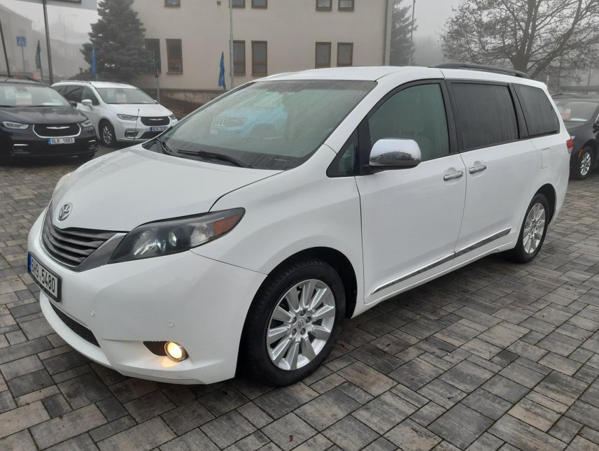 Toyota Sienna, 3,5L V6 4X4, 7míst, tažné