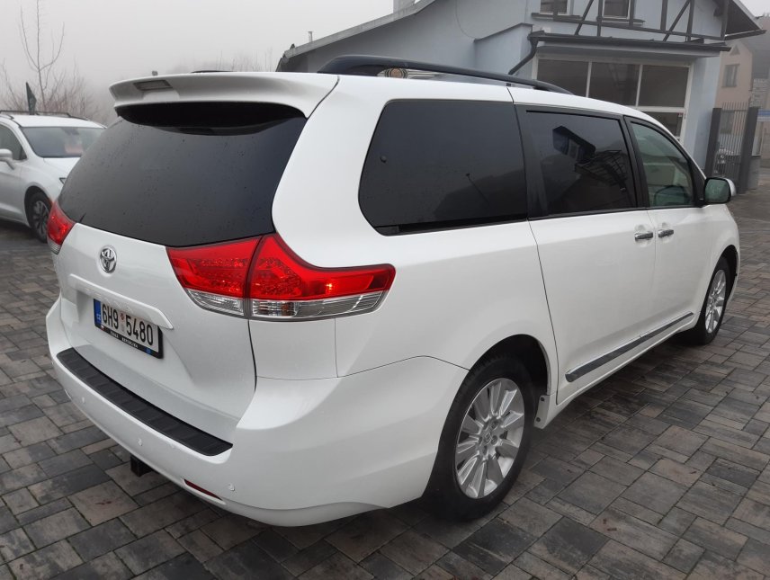 Toyota Sienna, 3,5L V6 4X4, 7míst, tažné