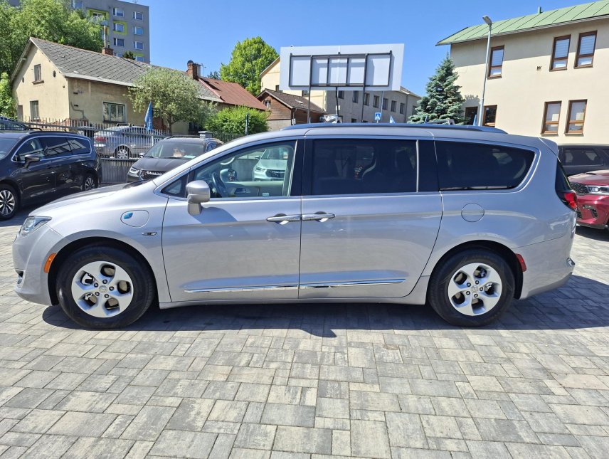 Chrysler Pacifica, 3,6L Hybrid, krásný stav