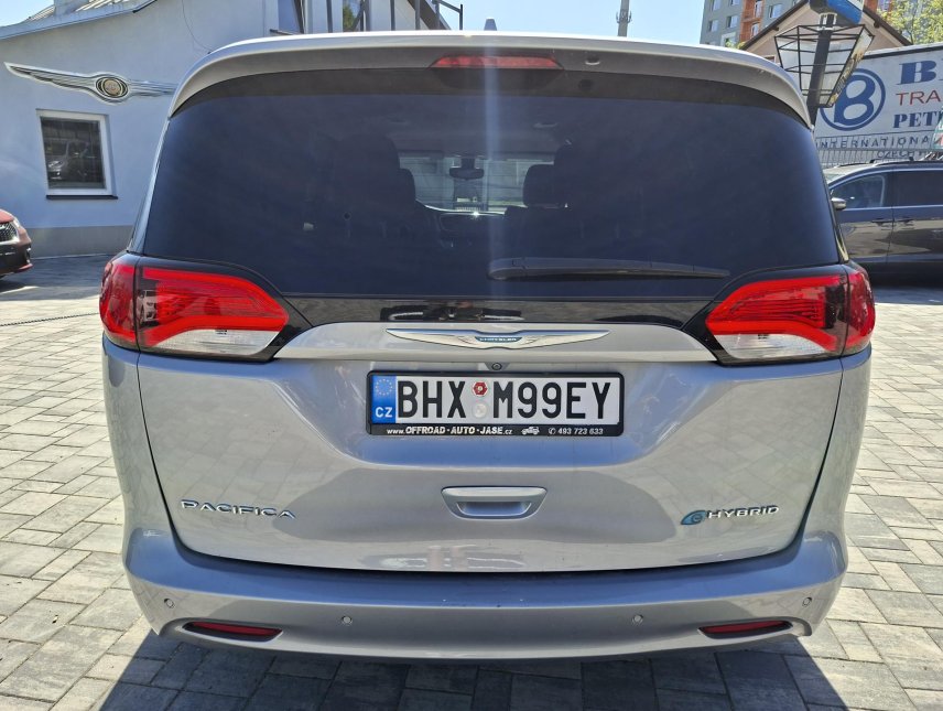 Chrysler Pacifica, 3,6L Hybrid, krásný stav