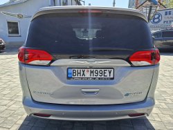Chrysler Pacifica, 3,6L Hybrid, krásný stav