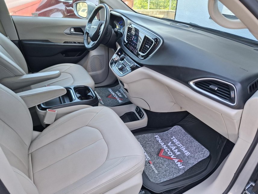 Chrysler Pacifica, 3,6L Hybrid, krásný stav