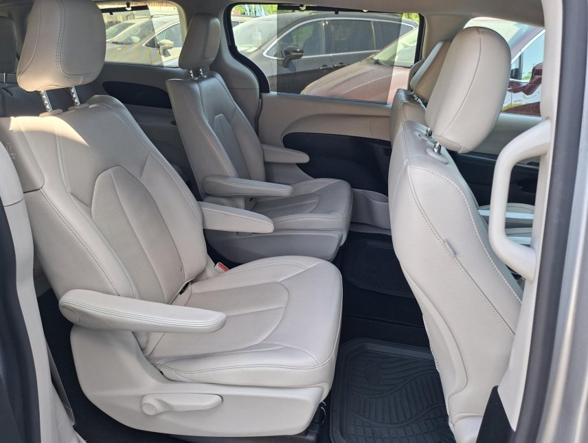 Chrysler Pacifica, 3,6L Hybrid, krásný stav