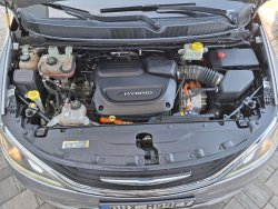 Chrysler Pacifica, 3,6L Hybrid, krásný stav