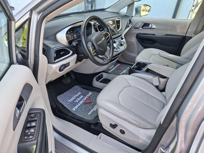 Chrysler Pacifica, 3,6L Hybrid, krásný stav