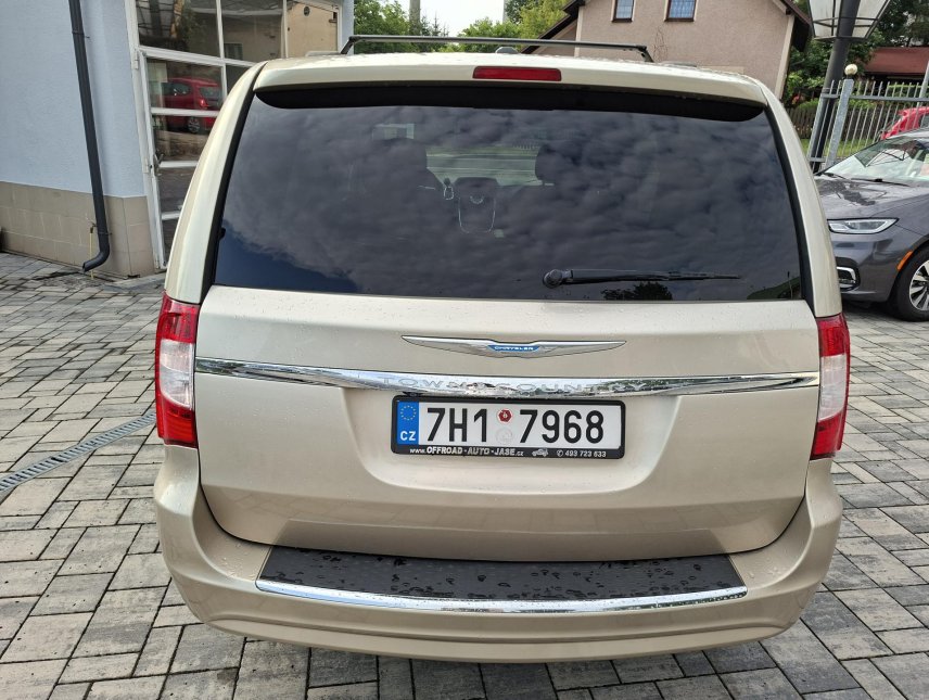 Chrysler Town & Country, 3,6L 7míst, LPG, tažné, 2xkola