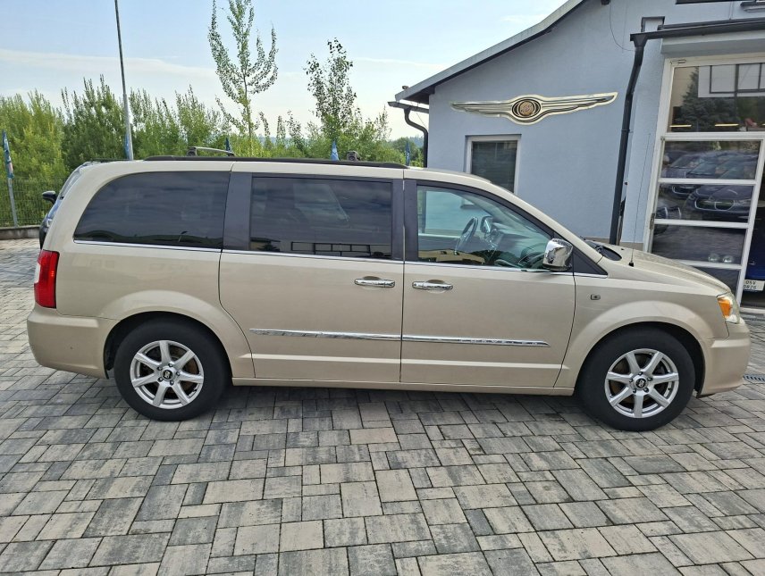 Chrysler Town & Country, 3,6L 7míst, LPG, tažné, 2xkola