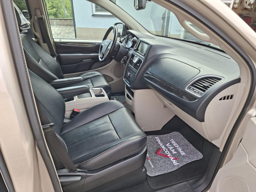 Chrysler Town & Country, 3,6L 7míst, LPG, tažné, 2xkola