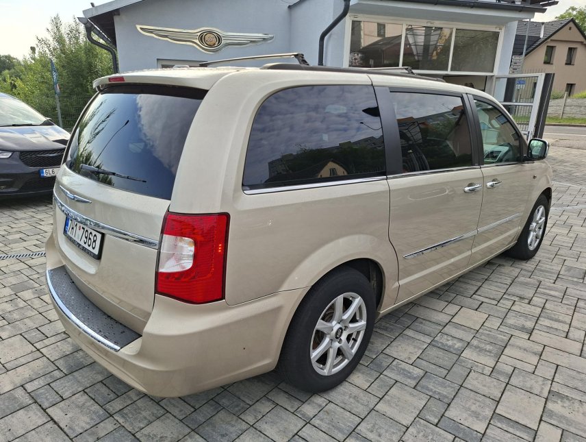 Chrysler Town & Country, 3,6L 7míst, LPG, tažné, 2xkola