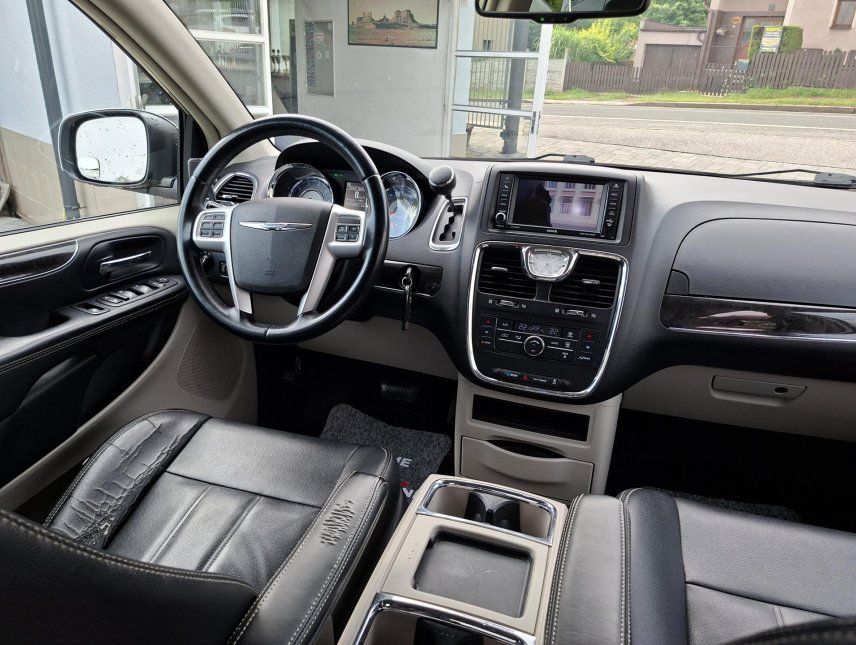 Chrysler Town & Country, 3,6L 7míst, LPG, tažné, 2xkola