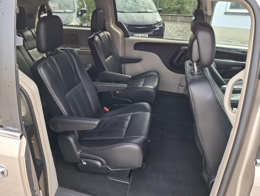 Chrysler Town & Country, 3,6L 7míst, LPG, tažné, 2xkola